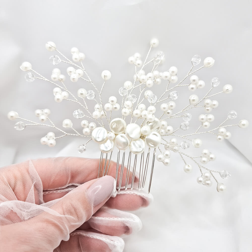 Accesoriu păr mireasă ”Be gentle”, alb, tip pieptăn, decorat cu perluțe, model floral