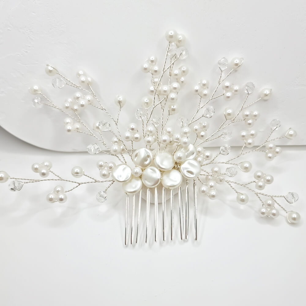 Accesoriu păr mireasă ”Be gentle”, alb, tip pieptăn, decorat cu perluțe, model floral