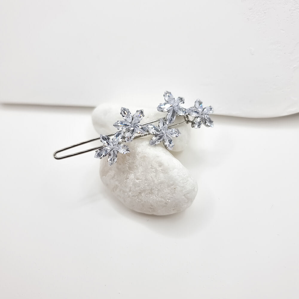 Agrafă de păr metalică, argintie, decorată cu zirconiu, model floral, mireasă