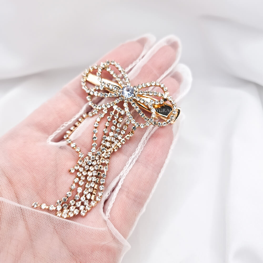 Agrafă de păr metalică, aurie, decorată cu pietricele, model fundiță tassel, mireasă