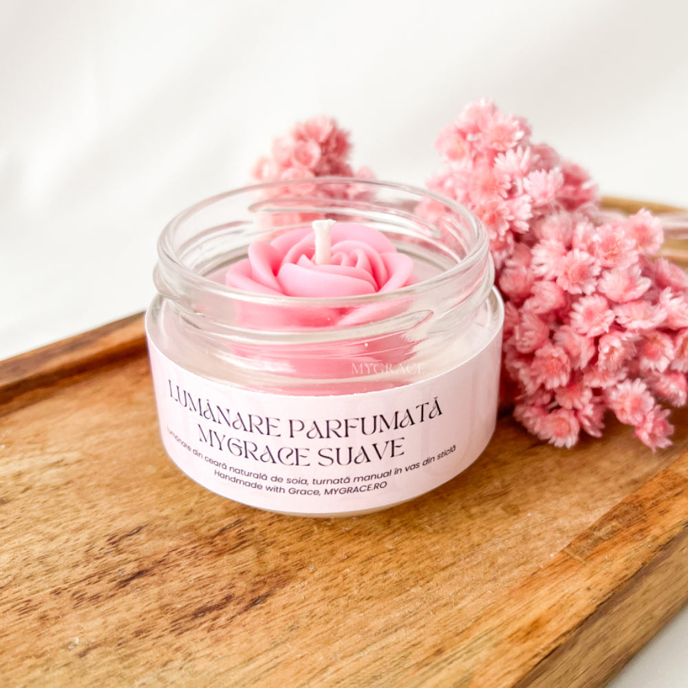 Lumânare parfumată ”MyGrace Suave”, ceară soia, vas sticlă, decor floare ceară