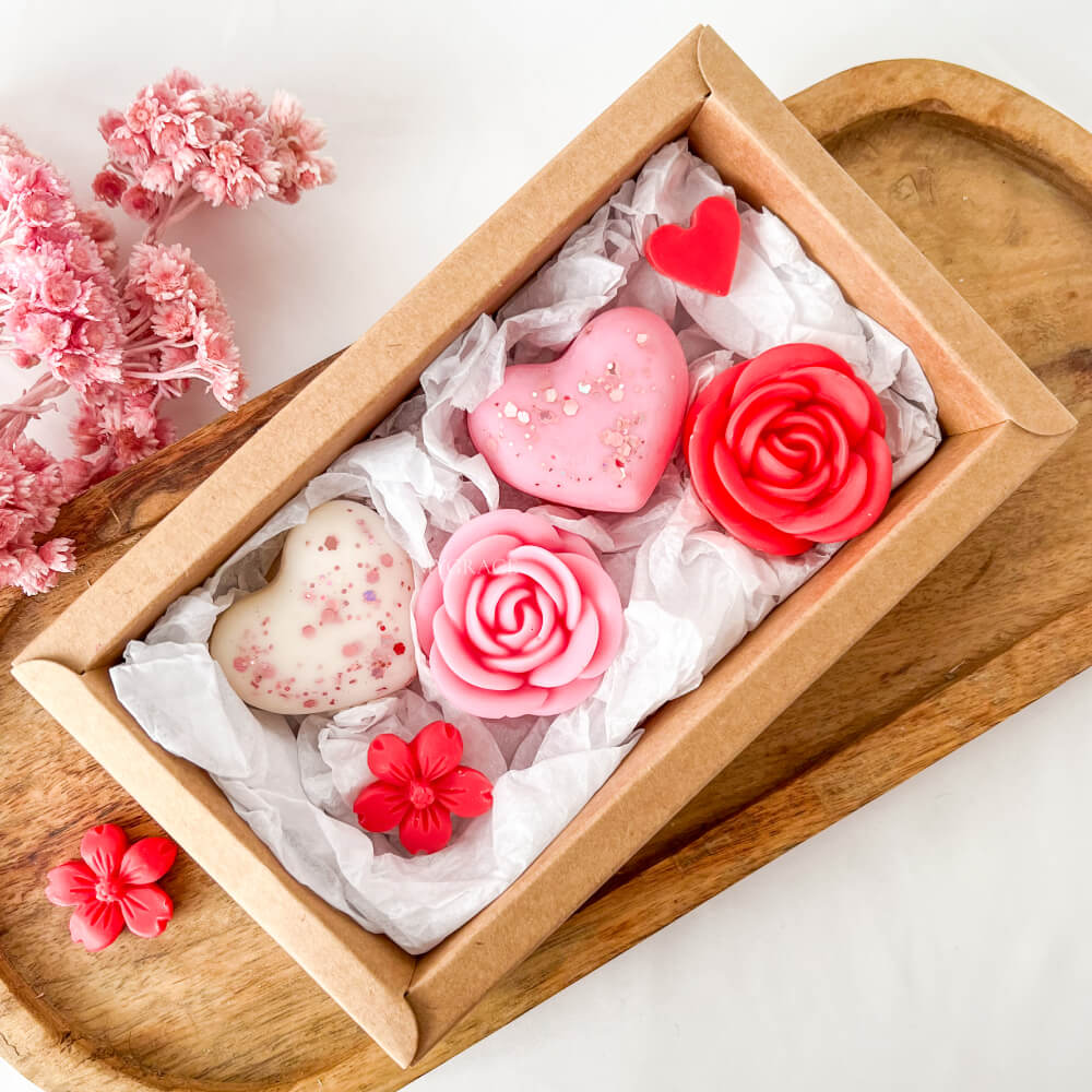 Cadou Valentine's Day, ceară parfumată model inimioare și trandafiri (wax melts ceară soia pură)