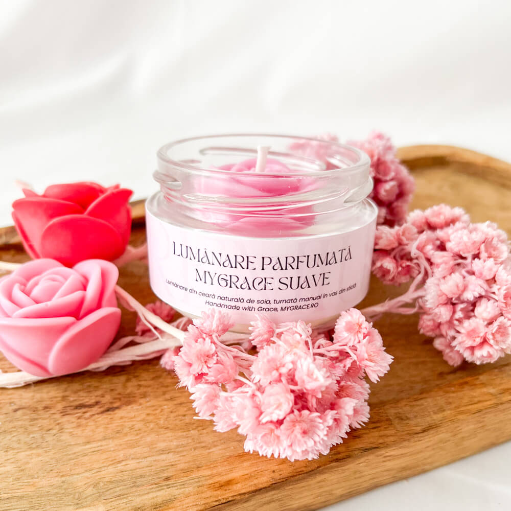 Lumânare parfumată ”MyGrace Suave”, ceară soia, vas sticlă, decor floare ceară