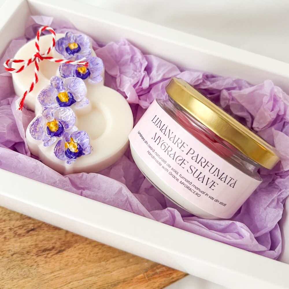 Cadou 8 martie - set cadou lumânare decor floral și ornament parfumat cifra 8, ceară naturală