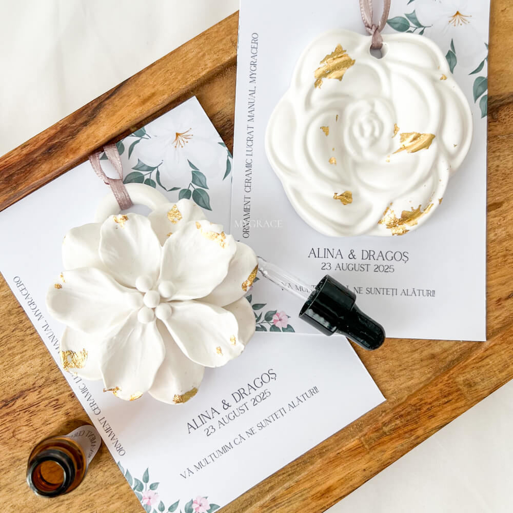 Mărturii nuntă - Ornament ceramic model floare cu petale în relief, lucrat manual