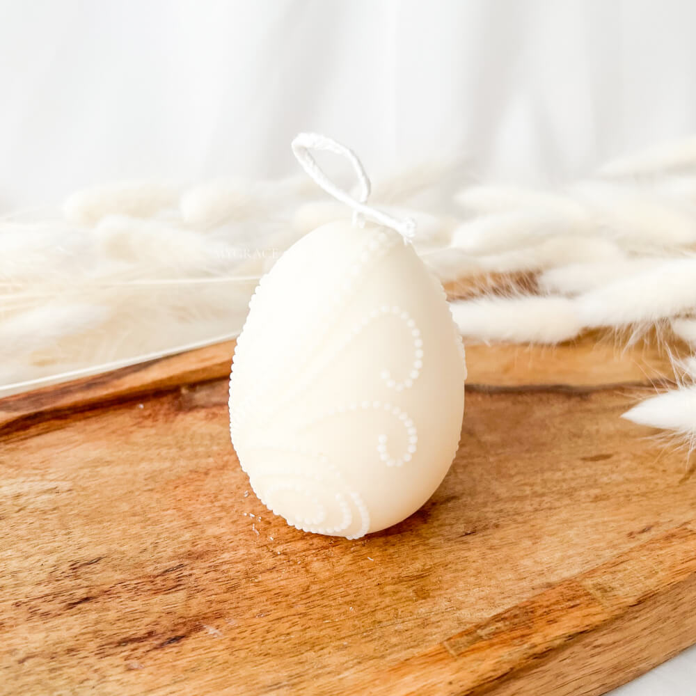 Lumânare parfumată ceară vegetală, ou de Paște, model alb cu fundiță