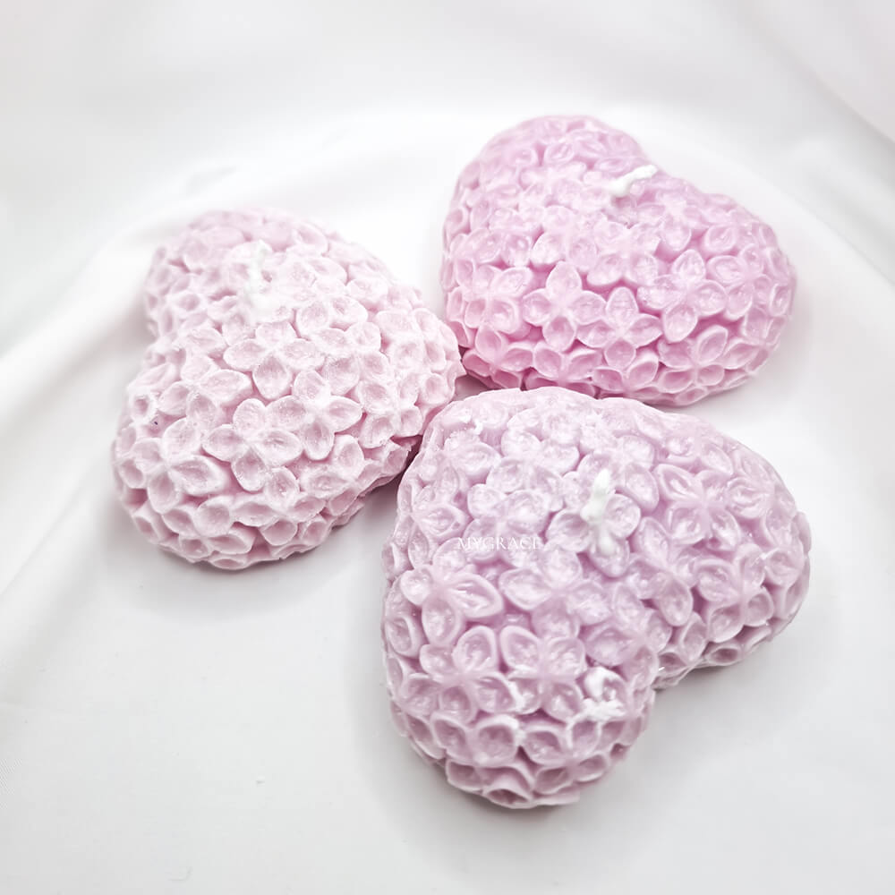 Lumânare parfumată ceară palmier, model inimioară mov deschis