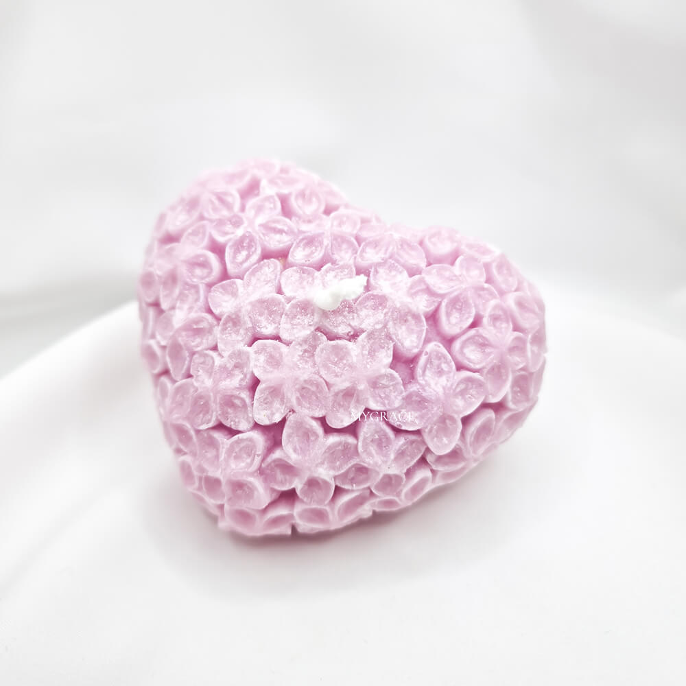 Lumânare parfumată ceară palmier, model inimioară mov deschis