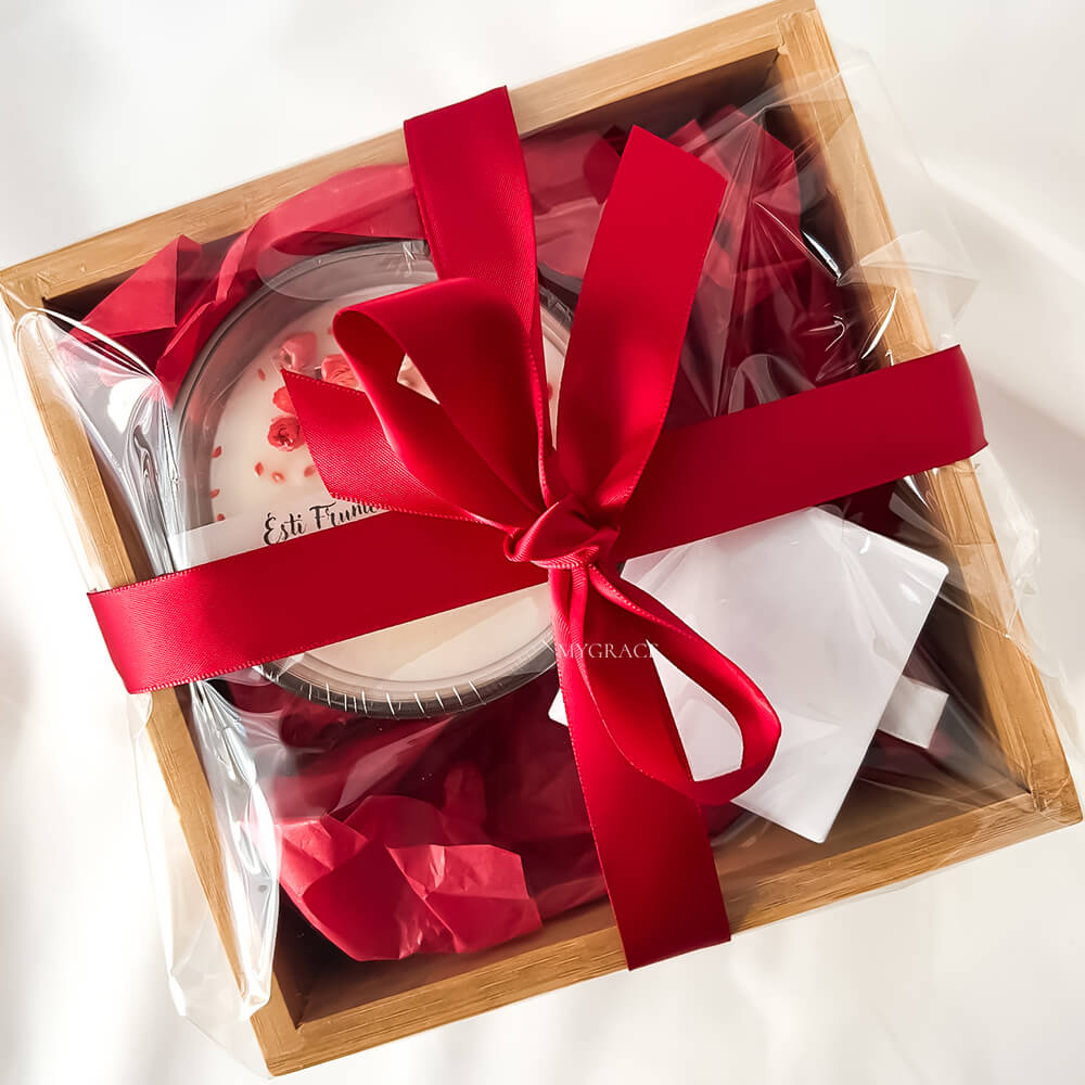 “You Are Beautiful” Gift Set – includes 1 pair of 925 sterling silver earrings with cultured pearls and 1 soy wax candle in a glass jar decorated with red flowers.