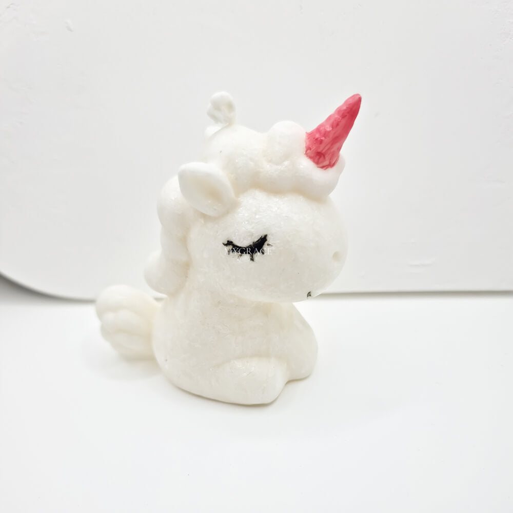 Lumânare parfumată în formă de unicorn, ceară palmier, parfum vată de zahăr