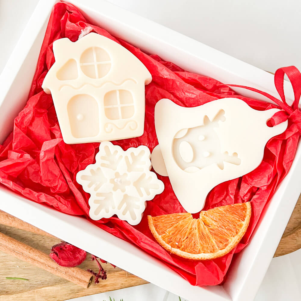 Christmas Gift / Secret Santa – Set of Scented Vegetable Wax Candles and Christmas Ornament