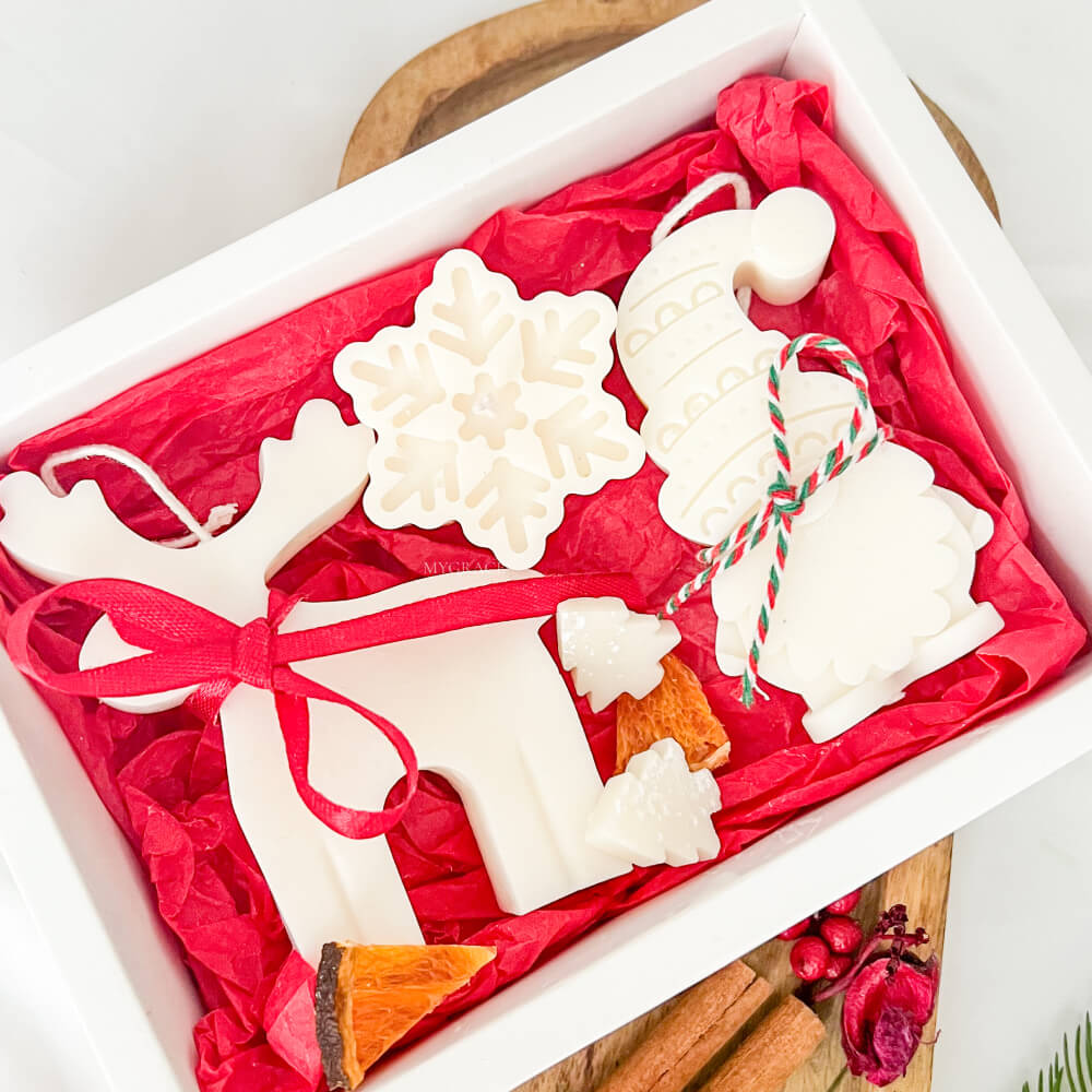 Christmas Gift / Secret Santa – Scented Candle Set, Christmas Reindeer, Elf, and Snowflake Designs