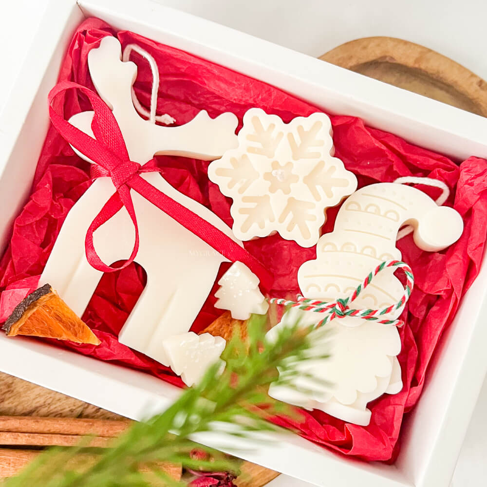 Christmas Gift / Secret Santa – Scented Candle Set, Christmas Reindeer, Elf, and Snowflake Designs