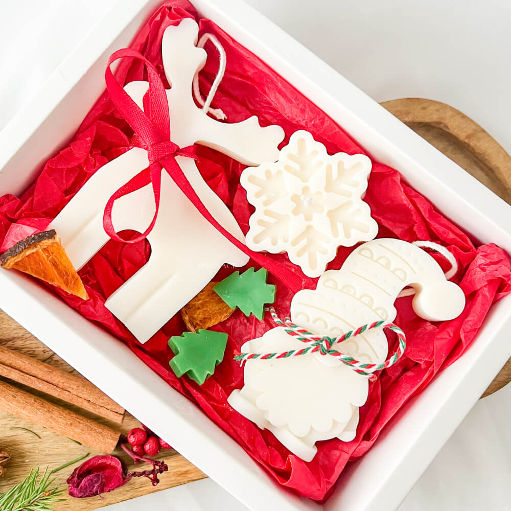 Christmas Gift / Secret Santa – Scented Candle Set, Christmas Reindeer, Elf, and Snowflake Designs