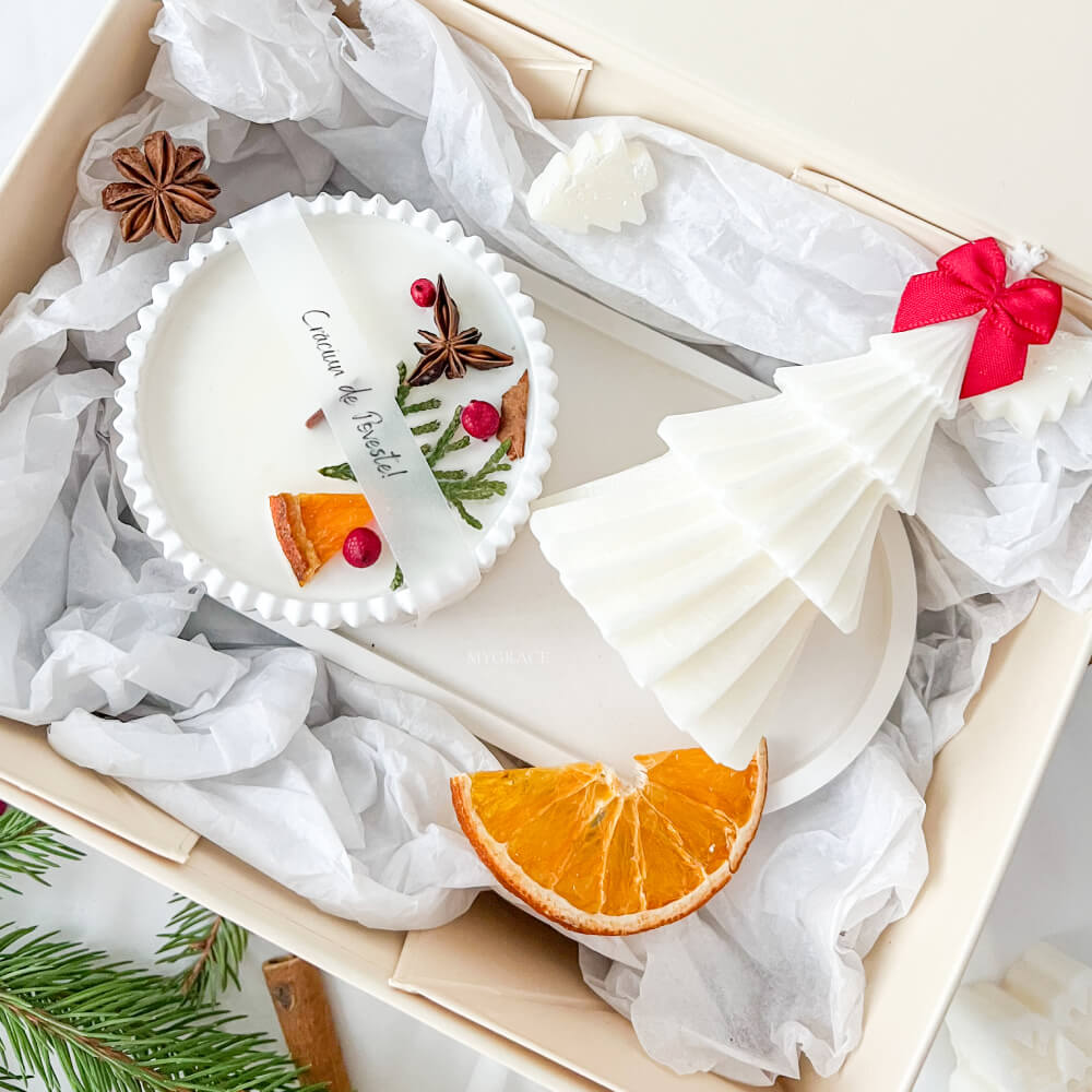 Christmas Gift “Fairytale Christmas” – Set of Scented Candles with Vegetable Wax and Ceramic Tray, Premium Packaging