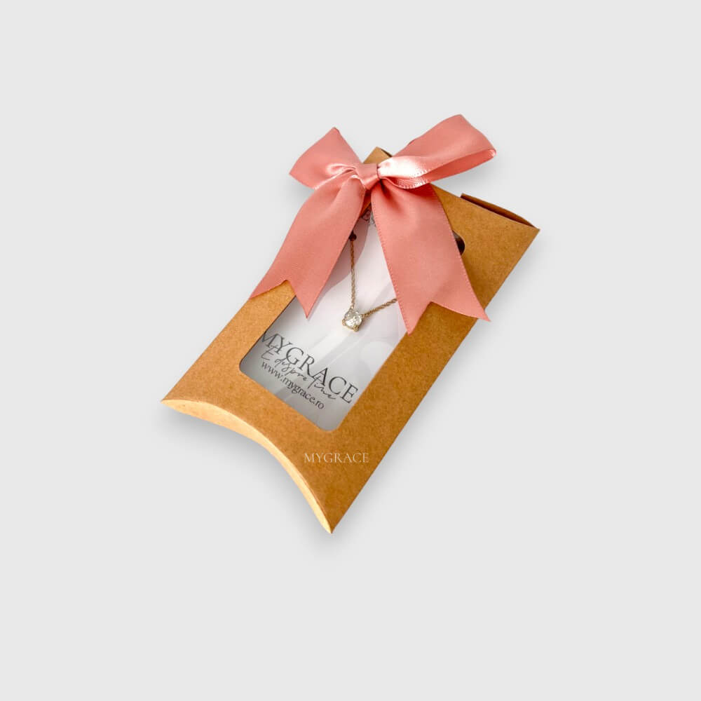 Cutie cadou cu fereastră și fundiță, tip plic, kraft, carton, 12.5x7x2 cm