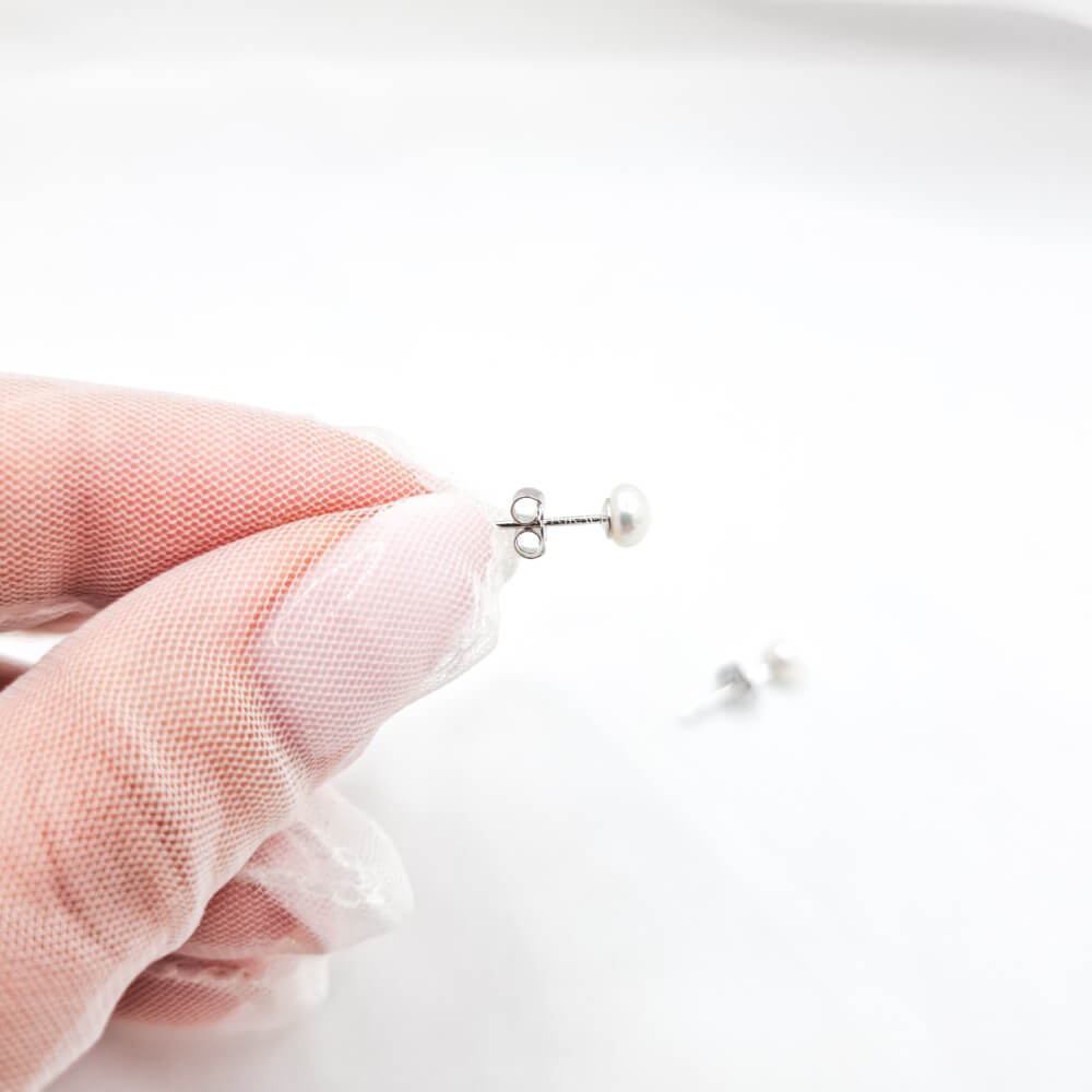 Cercei argint ”Be pure”, albi, argint 925 și perle naturale 4 mm, MYGRACE