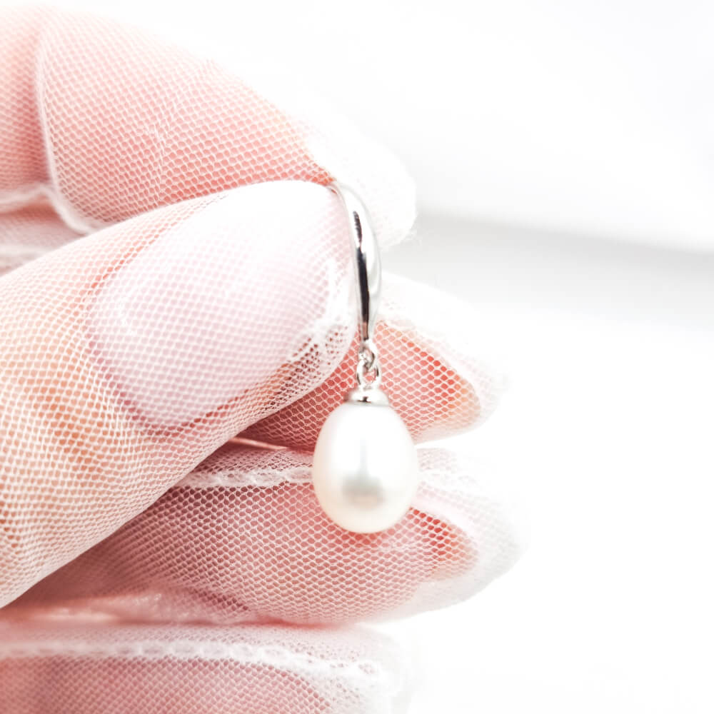 Cercei argint ”Be pure”, albi, argint 925 și perle naturale 8-9 mm, tip drop, MYGRACE