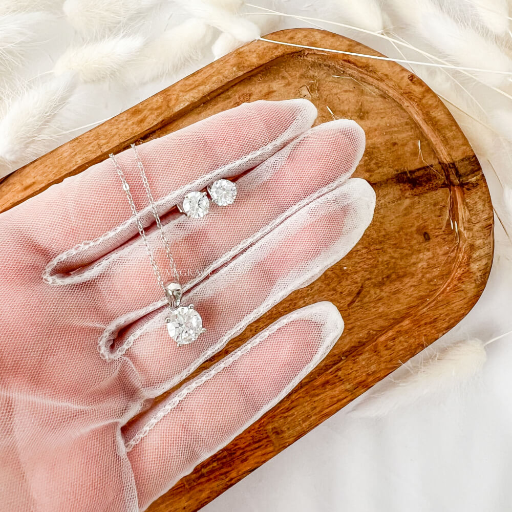 Set bijuterii argint 925, format din colier și cercei argintii tip stud, mireasă