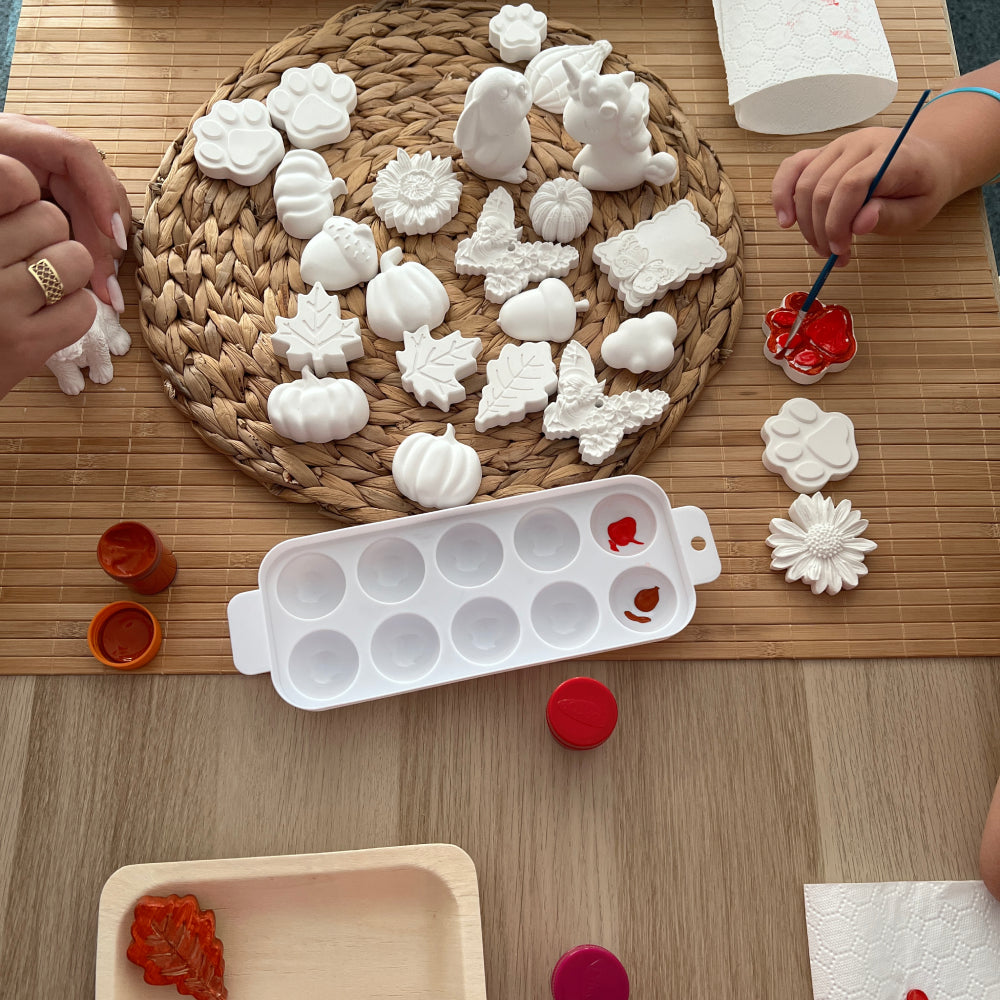 Atelier de pictură pe figurine ceramice pentru copii, experiență mamă-fiu
