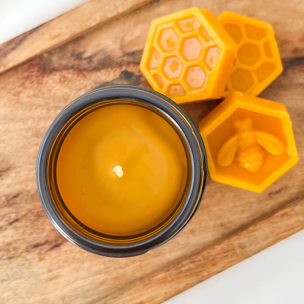 Lumânare din ceară de albine HONEYED cu parfum dulce și cremos