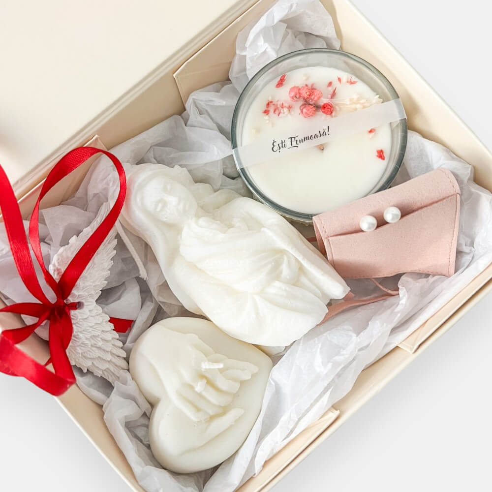 Cadou mama ”Ești frumoasă” - set lumânări parfumate ceară vegetală, ceramică parfumată și cercei argint 925, ambalare premium