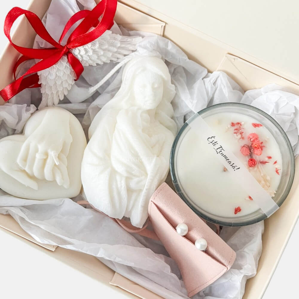 Cadou mama ”Ești frumoasă” - set lumânări parfumate ceară vegetală, ceramică parfumată și cercei argint 925, ambalare premium