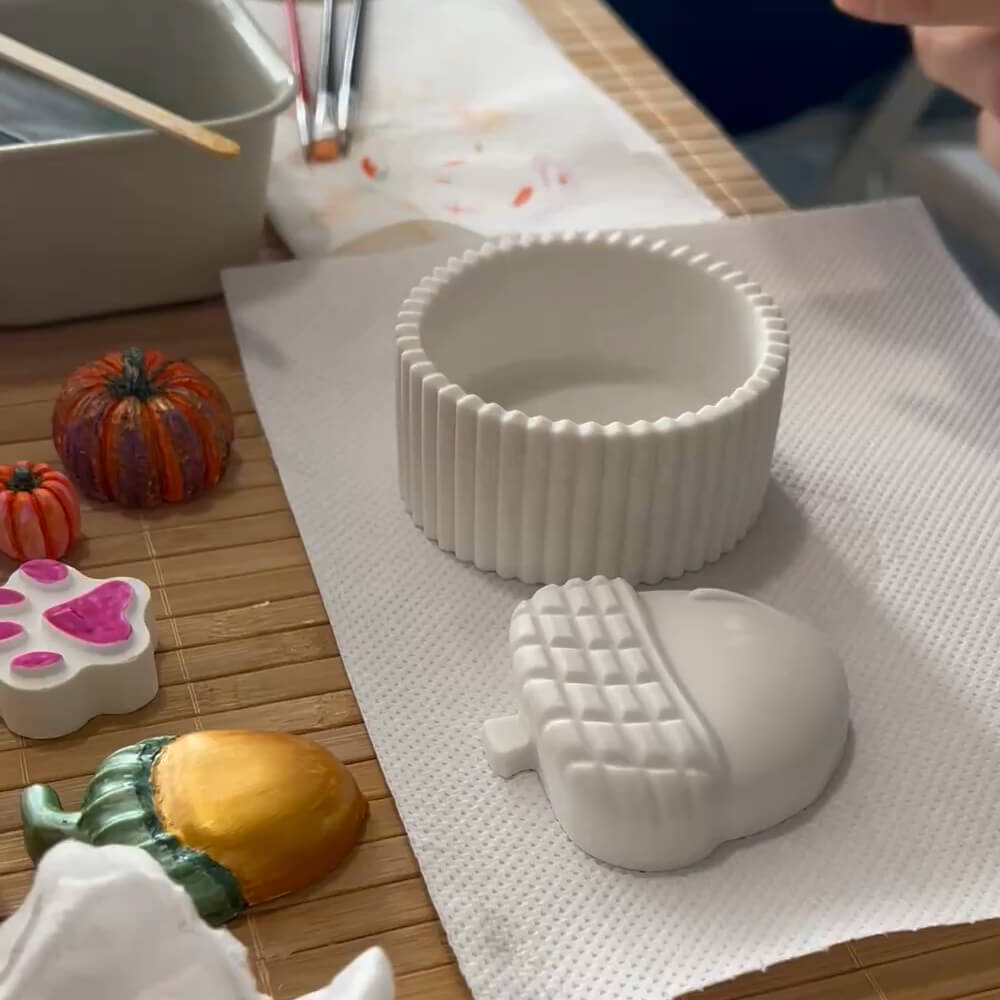 Obiecte decorative din praf ceramic, turnate în cadrul atelierului creativ MYGRACE.