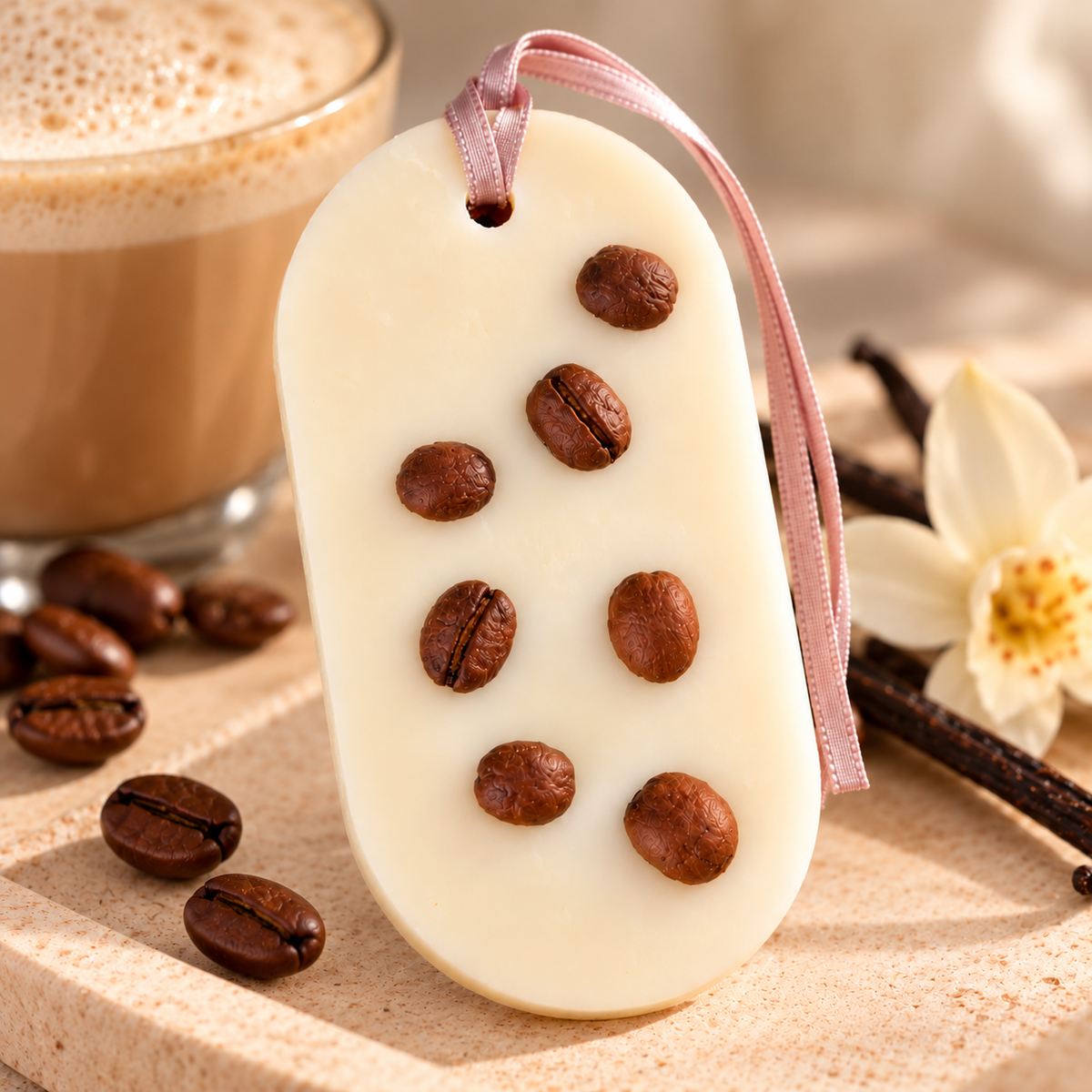 Odorizant parfumat pentru dulap din ceară naturală, decorat cu boabe de cafea, cu aromă de cafea, lapte și vanilie.